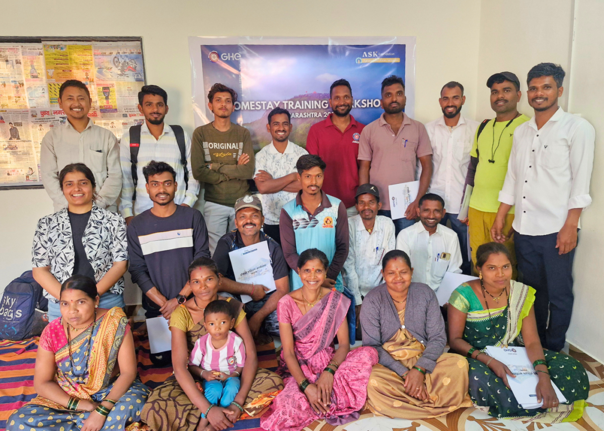 Participants of the Advanced Homestay Training in Jagirdarwadi coming together for a group photo