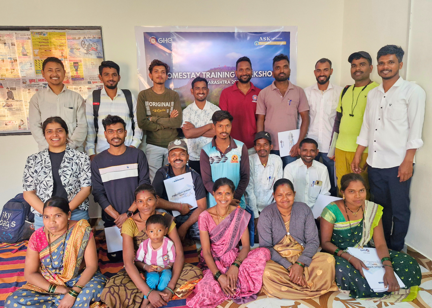 Participants of the Advanced Homestay Training in Jagirdarwadi coming together for a group photo